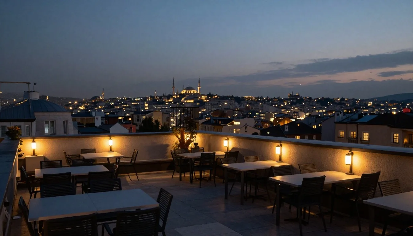 Gece SOC sınıfında analyst masaları